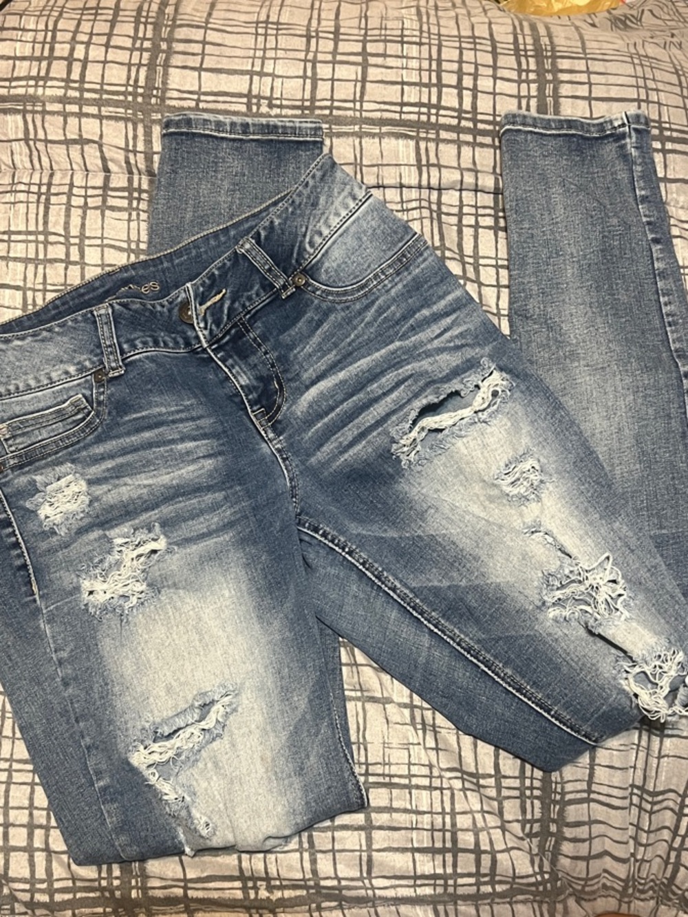 Maurices Women’s Skinny Ripped Jeans - Light Blue Wash